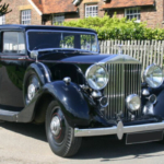 Comparison between Vintage and Modern Wedding Cars in the UK